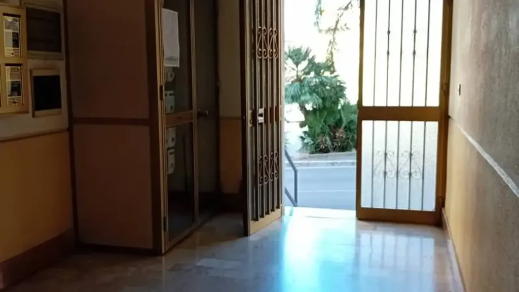 Entrée - Ground Floor Apartment with Balcony in Carini
