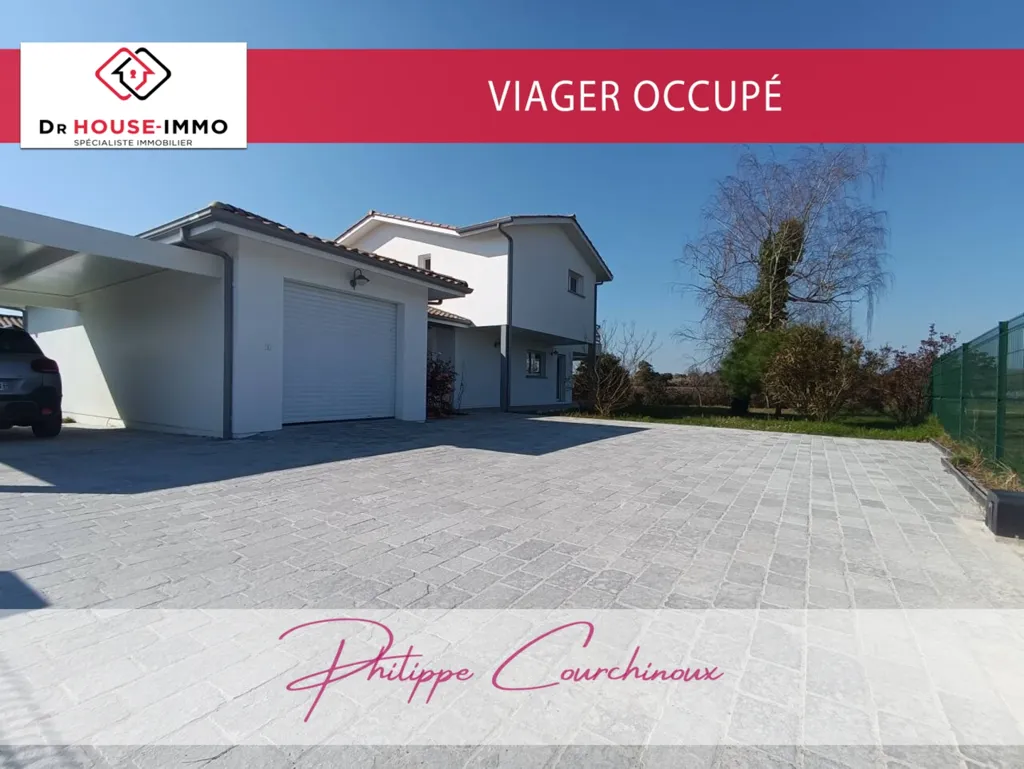 Exterior - Architectural House with Vineyard View in Canéjan