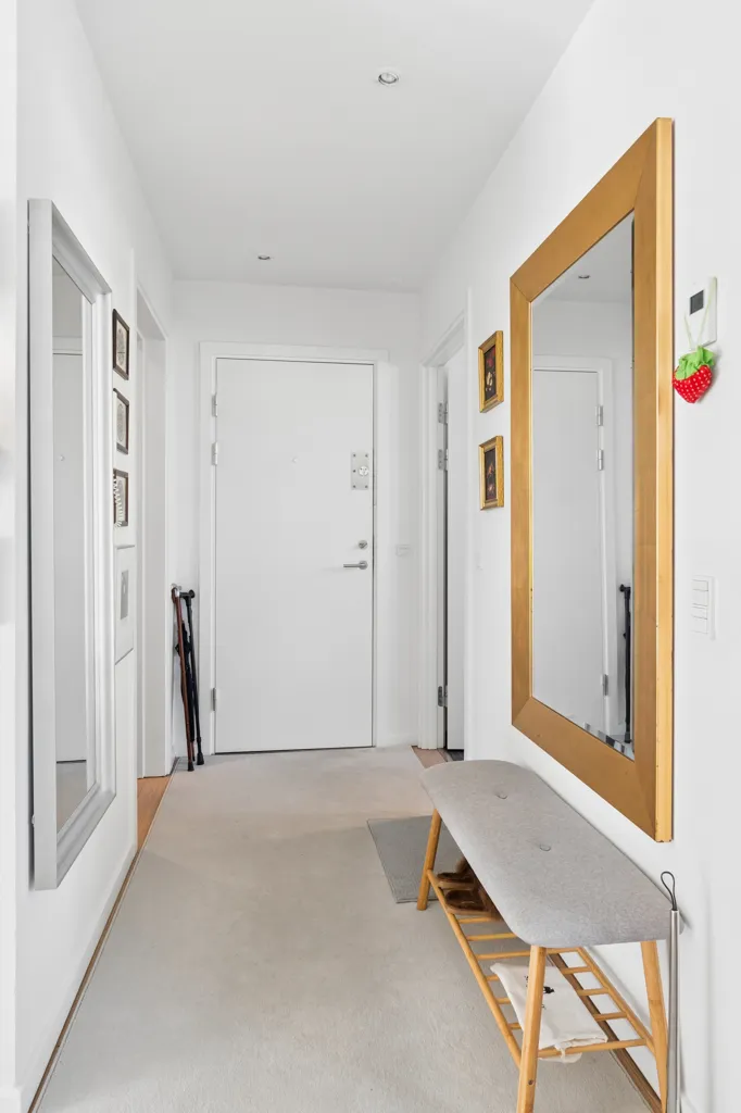 Hallway - Apartment with Balconies in Hellerup