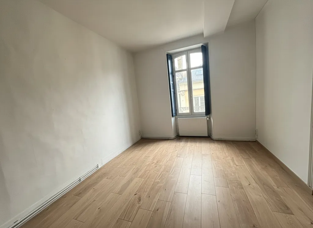 Toad - Flat on Second Floor in Laval