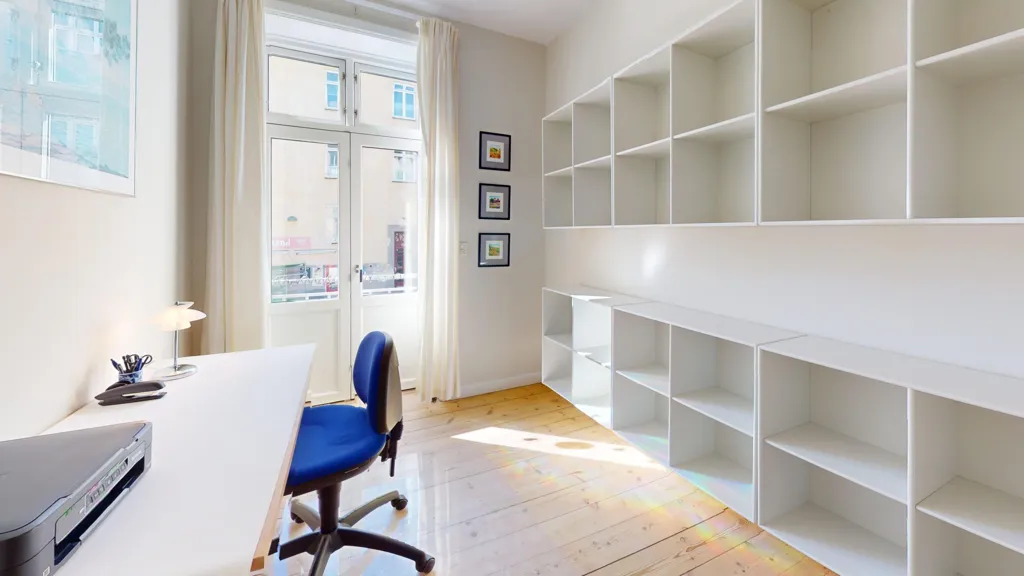 Bureau - Apartment with French Balcony in Hellerup