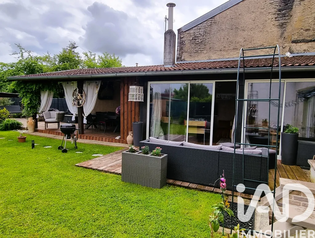 Aed - Charming Renovated House with Garden in Corre