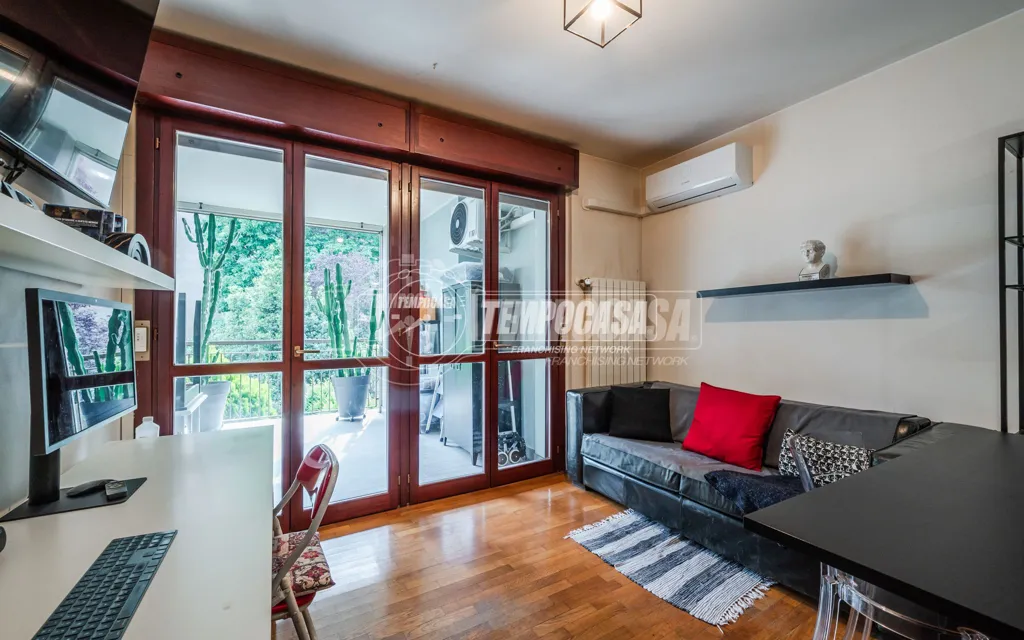 Elutuba - Two-Bedroom Apartment with Terrace in Milan