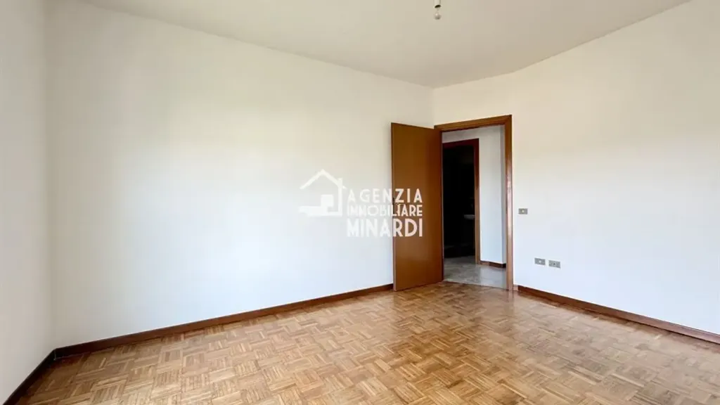 Toad - Bright 3-Bedroom Apartment with Terrace in Faenza