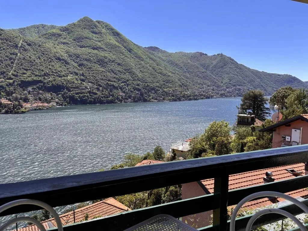 Balcon - Early 20th-Century Villa with Lake Views in Moltrasio
