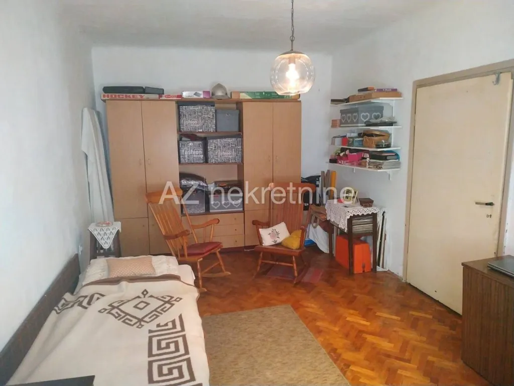 Dormitorios - Four-Bedroom Apartment with Central Heating in Donji Grad