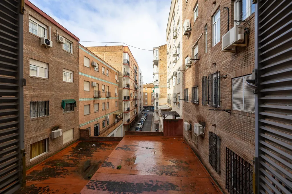 Jardin - Apartment for Renovation in Granada Centre
