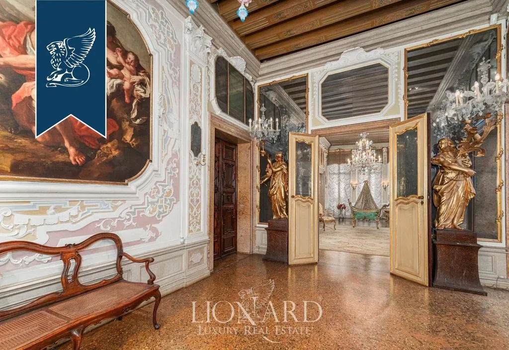 Entrée - Luxury Rococo Apartment with Private Garden in Venice