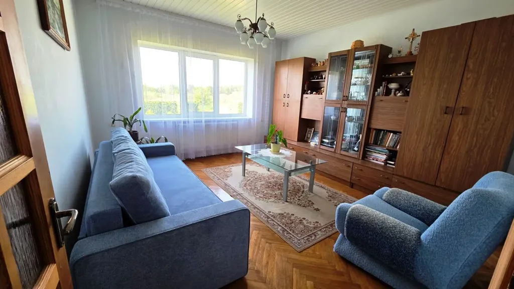 Elutuba - House with Garage and Garden in Radžiūnai