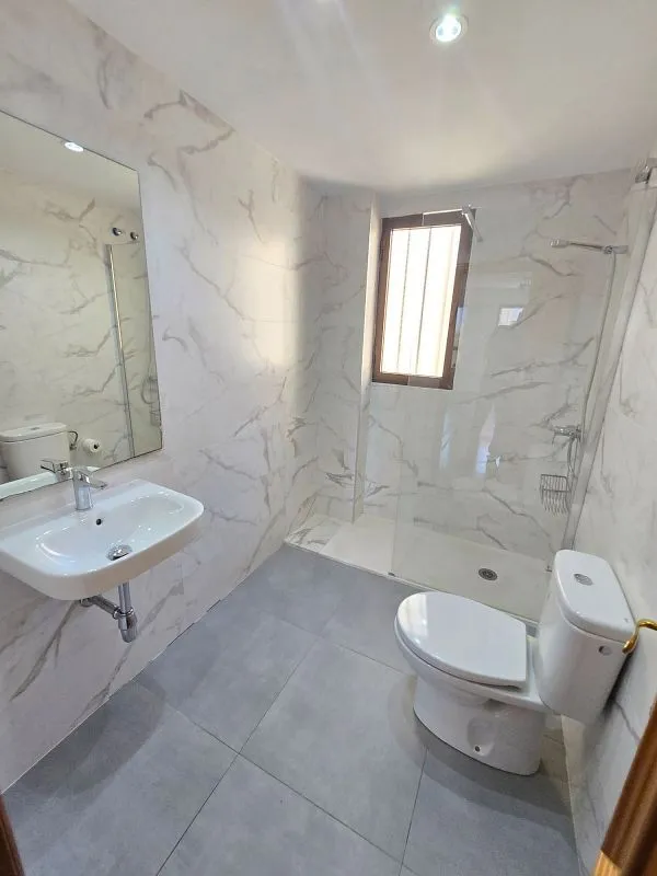 Salles de bain - Corner Flat with Terraces in Benicalap, Valencia