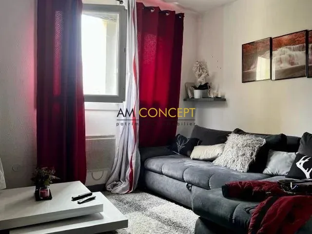 Séjour - Studio Meublé avec Ascenseur à Nice