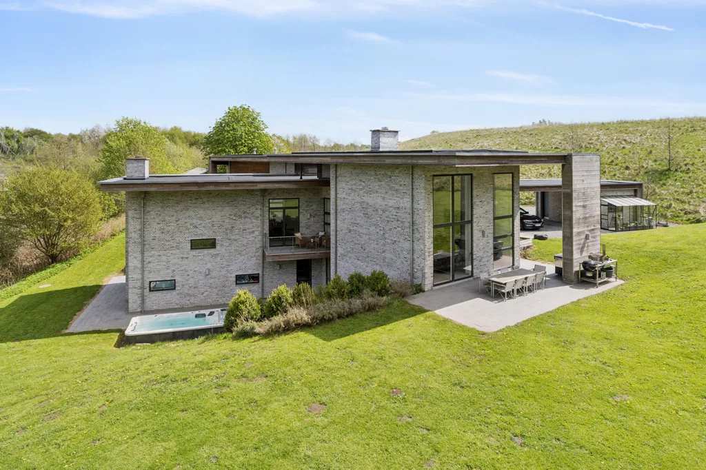 Extérieur - Modern House with Stringent Architecture in Stouby