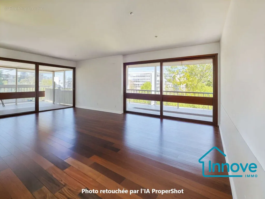 Living Room - Luxury Flat with West View in Le Chesnay