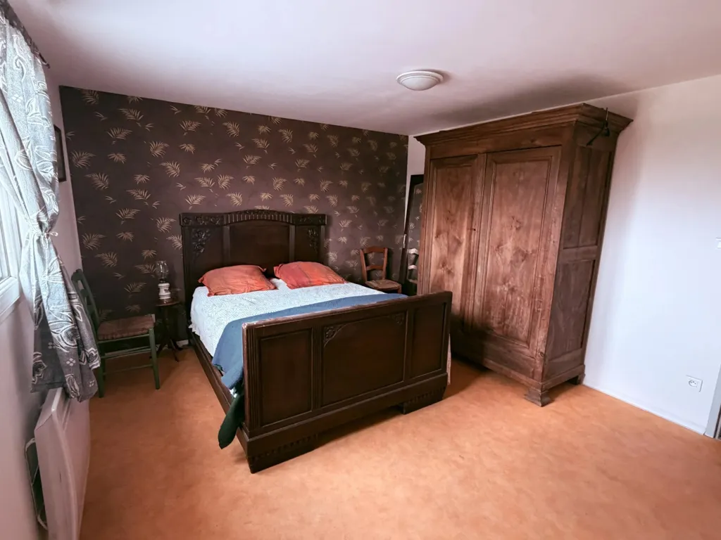 Chambres - Villa avec Vue Panoramique et Grand Balcon en Creuse