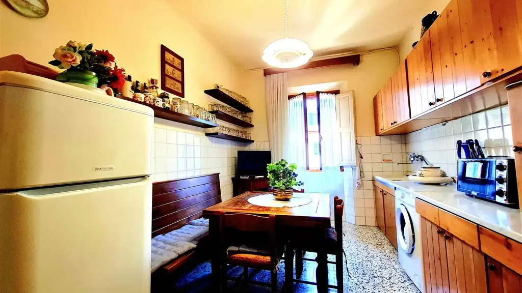 Cuisine - Five-Bedroom Apartment with Terrace in Lastra a Signa