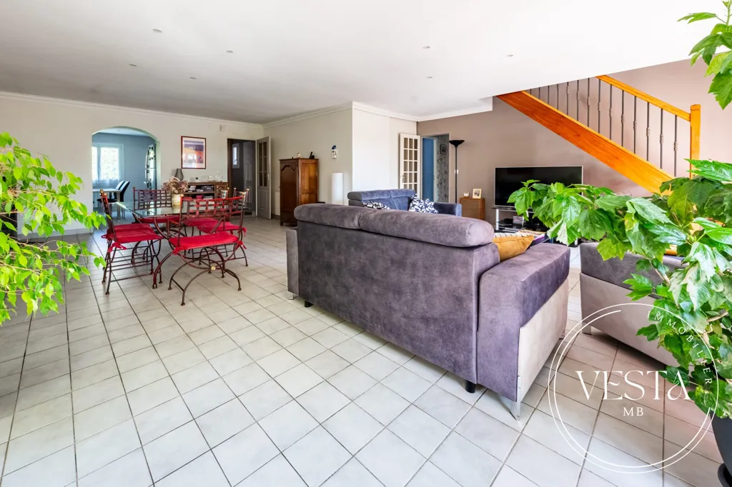 Elutuba - Spacious House with Pool in Couternon
