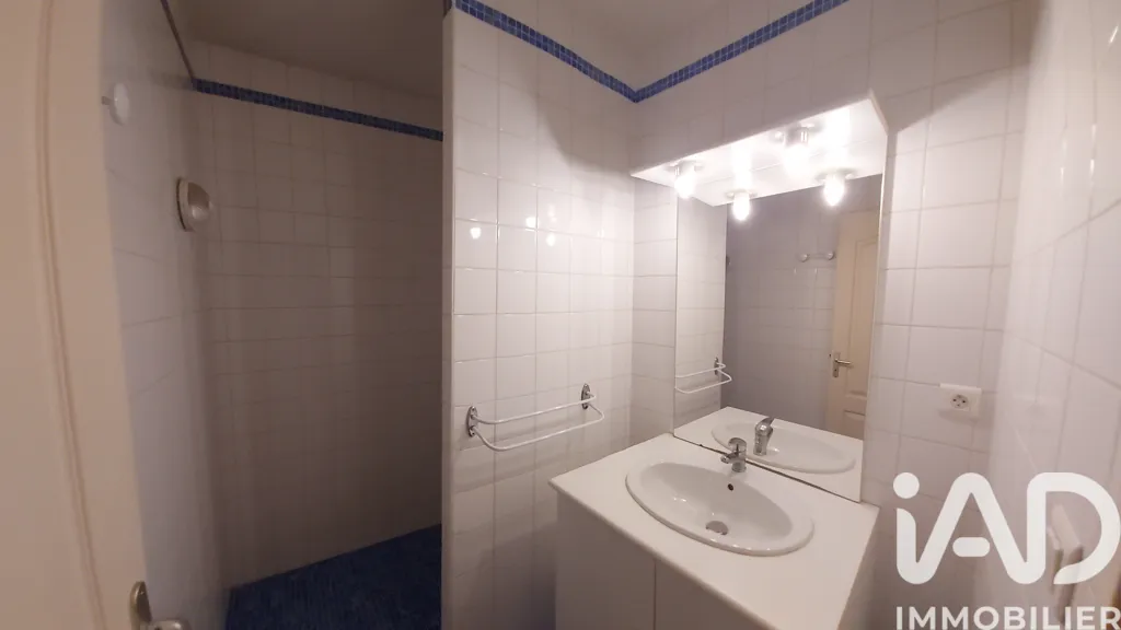 Salles de bain - Maison de Plain-pied avec Terrasse à Périgny