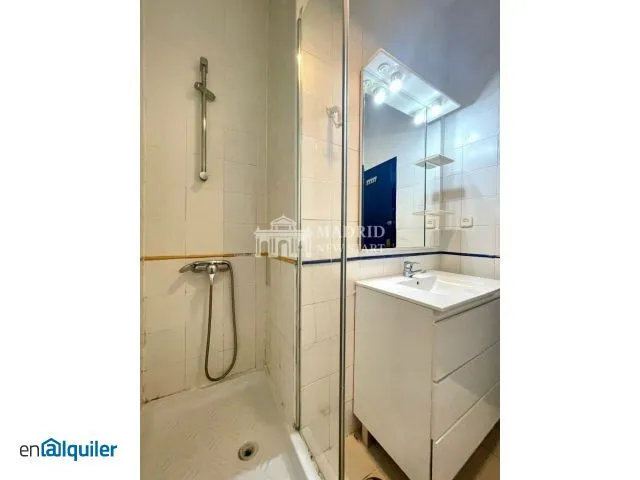 Vannitoad - Fully Furnished Flat with Patio in Chamberí