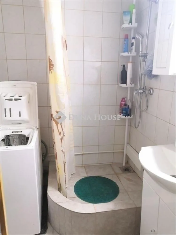 Bagni - Renovated Flat with Balcony in Budapest 15th District
