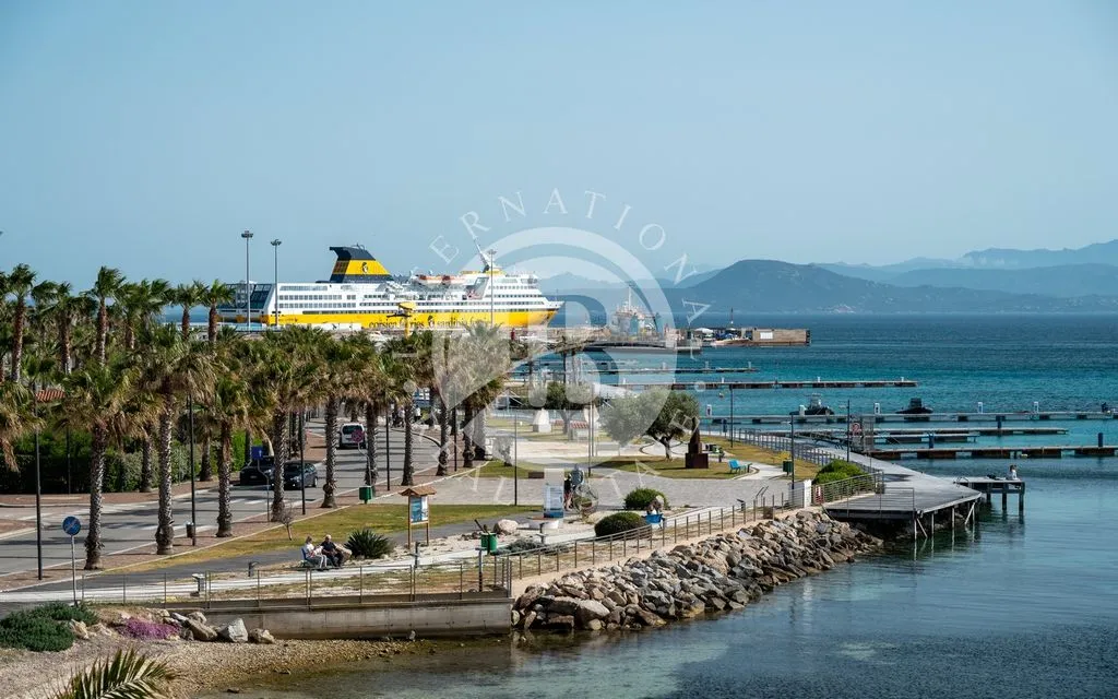 Beachfront Apartment with 360° Views in Golfo Aranci
