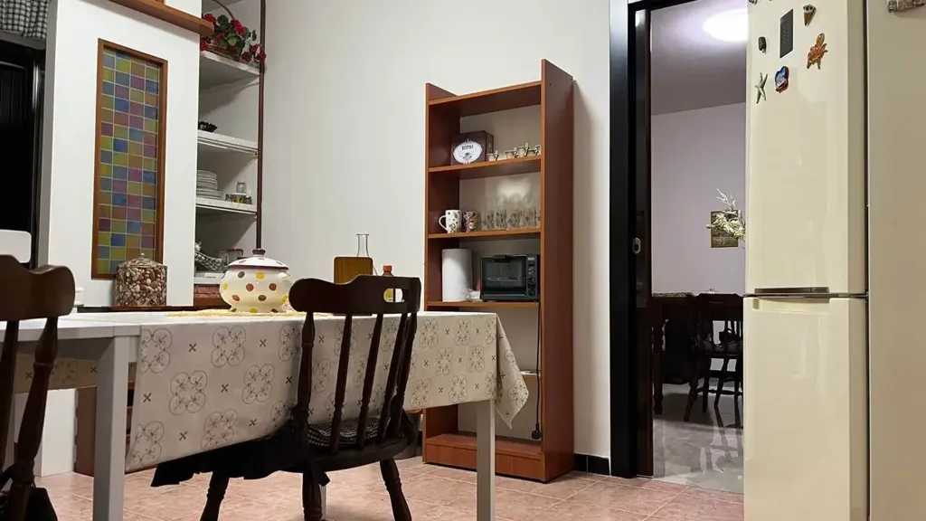 Salle à manger - Spacious Rental Apartment with Balcony in Santa Maria Capua Vetere