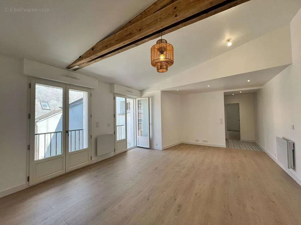 Séjour - Appartement T3 Rénové au Centre Historique d'Auray