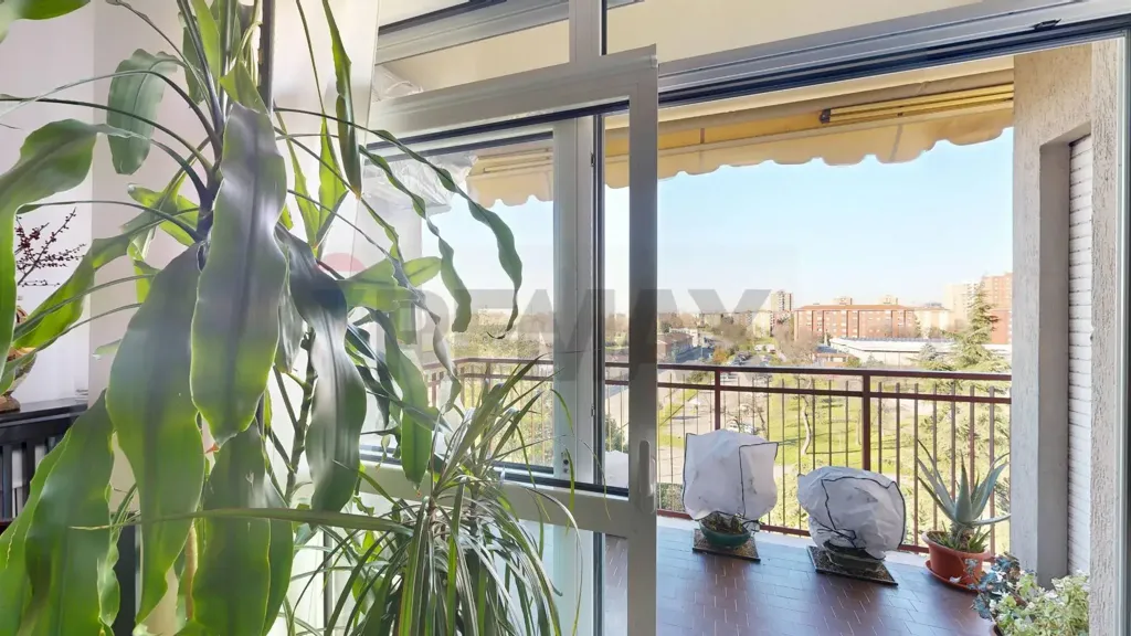 Balcon - Four-Bedroom Apartment with Balcony in Milan