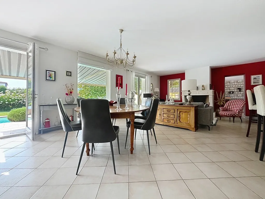 Salle à manger - Maison avec Piscine et Terrasse à LAGORD