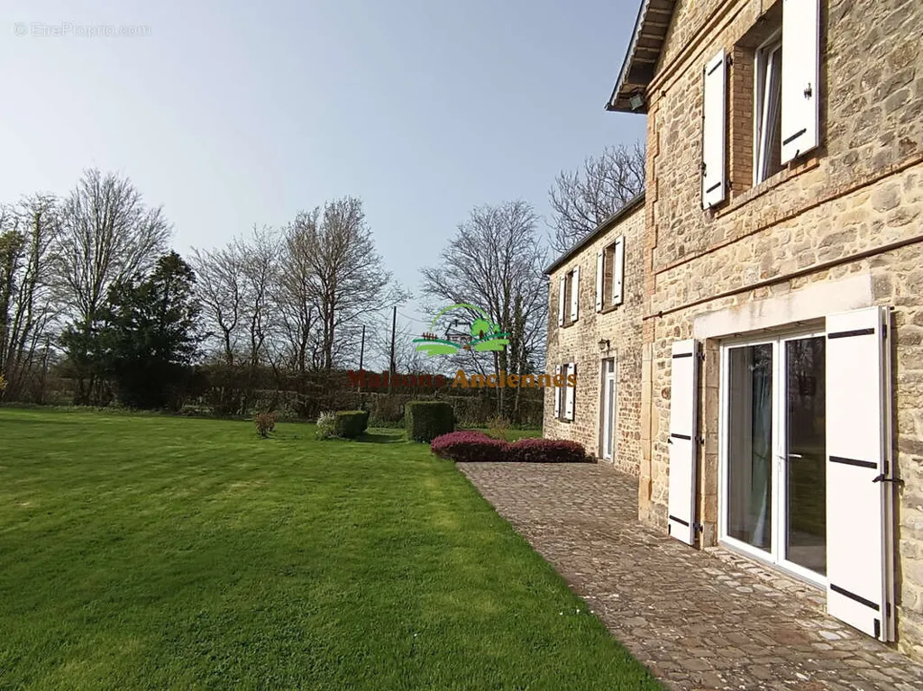 Extérieur - Maison Ancienne avec Parc Arboré à Isigny-sur-Mer