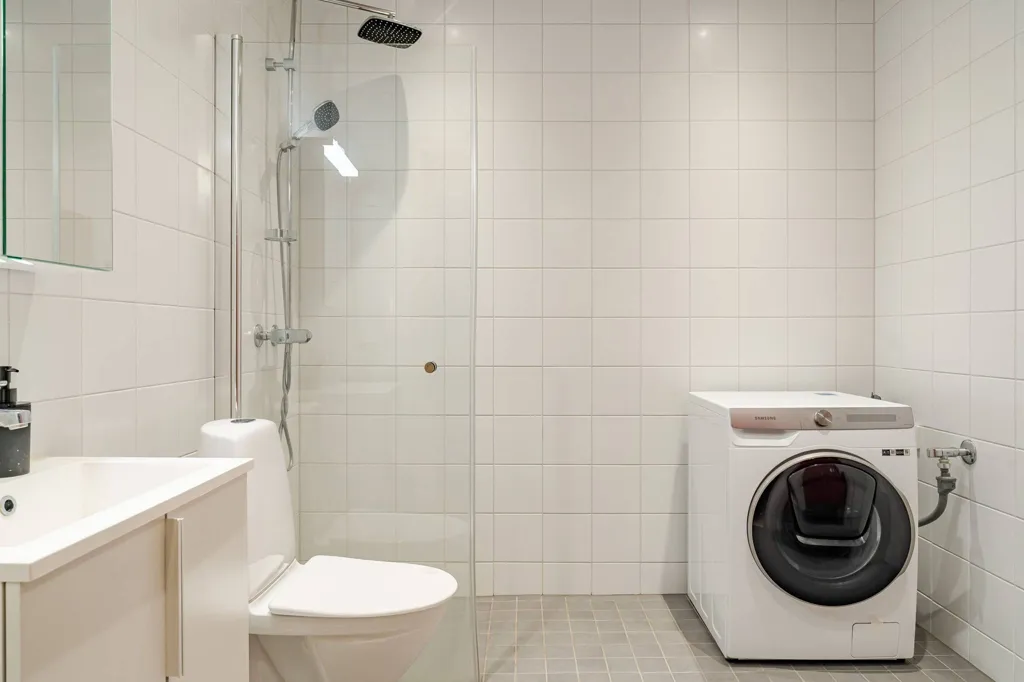 Salles de bain - Modern Flat with Balcony in Brunnshög