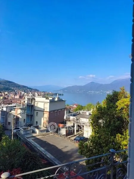 Balcon - Two-Bedroom Lake View Apartment in Luino