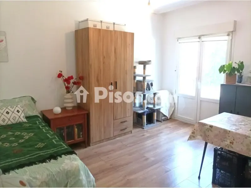 Chambres - Modernised Flat with East-West Orientation in Barreda