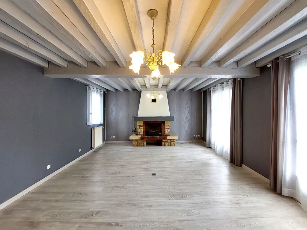 Living Room - Spacious House with Garden in Heudebouville