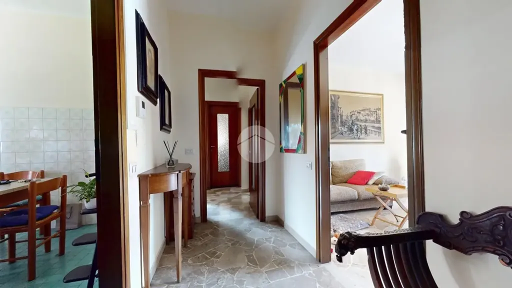 Entrée - Spacious 3-Bedroom Apartment in Seregno