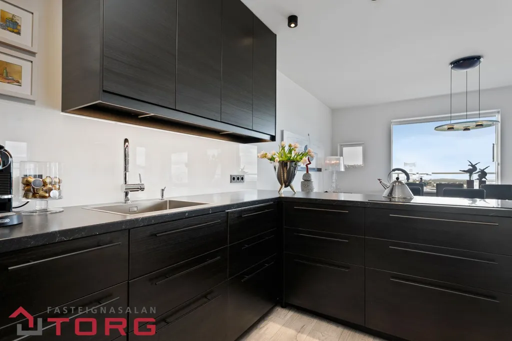 Kitchen - Modernised Apartment with View in Grafarvogur
