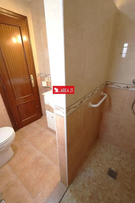 Bathrooms - Chalet with Terrace in Urban Core