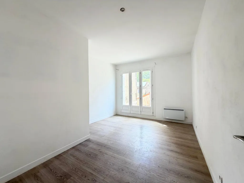 Pièces - Maison Rénovée avec Balcon et Jardin à Avignon