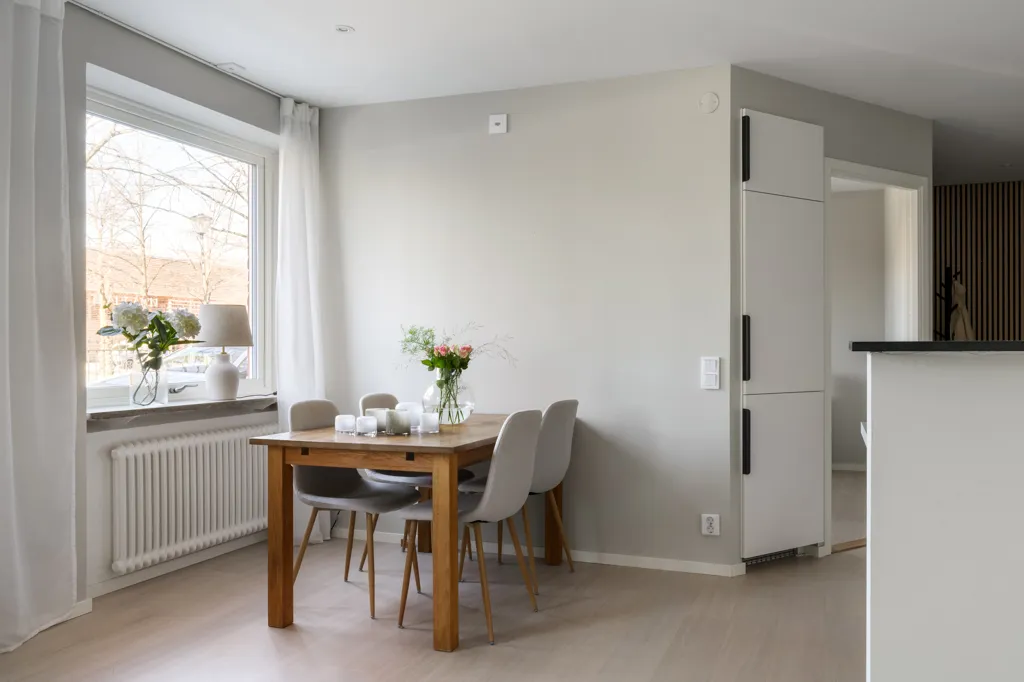 Dining Room - Modern Studio Flat with Park View in Gothenburg