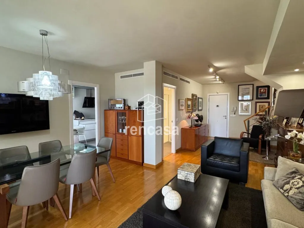 Elutuba - South-Facing Duplex Apartment with Balcony in Prat de la Riba