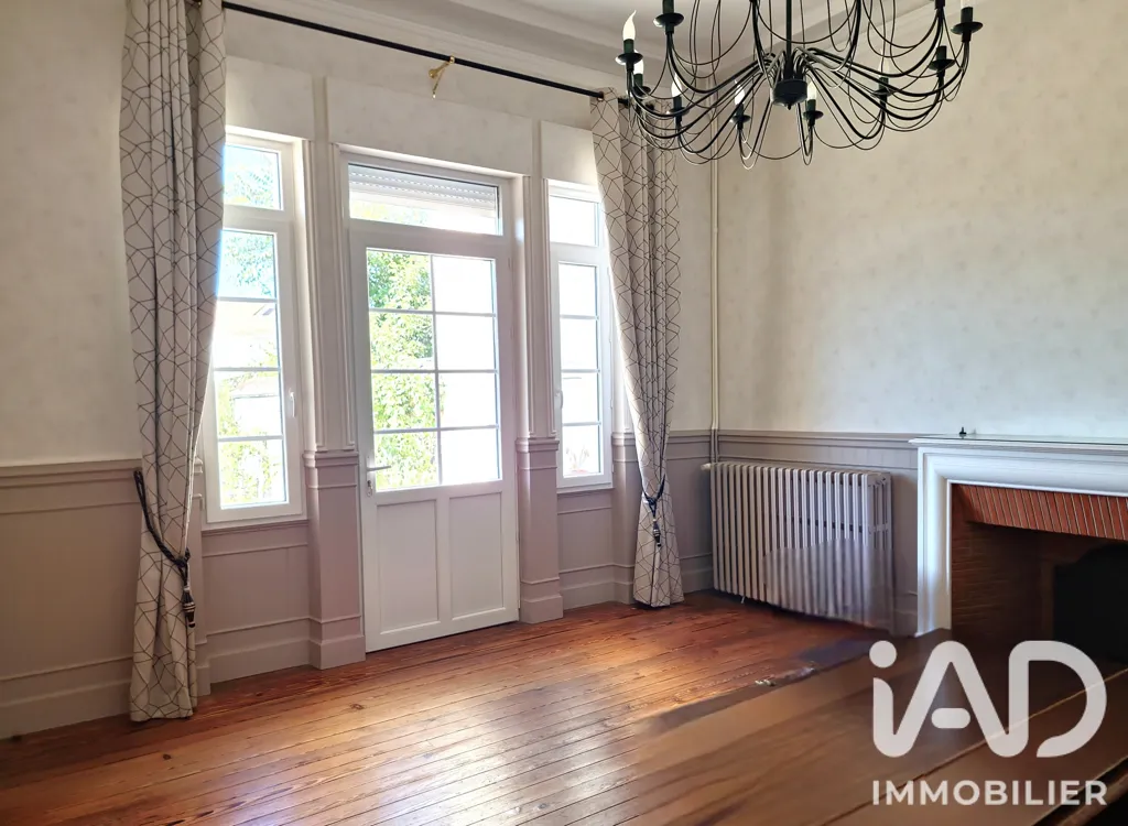 Soggiorno - Charming Townhouse with Art Deco Features in Cognac