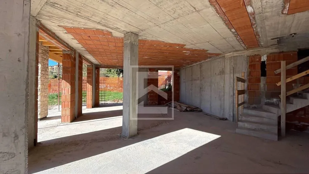 Toad - Villa with Pool Under Construction in Tignale