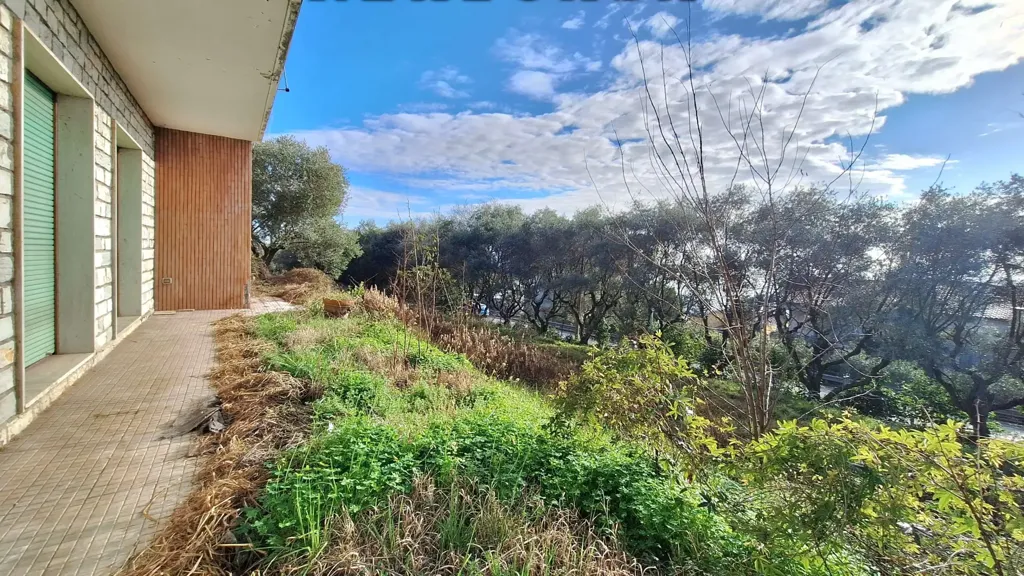 Aed - Independent House with Large Garden in Osimo