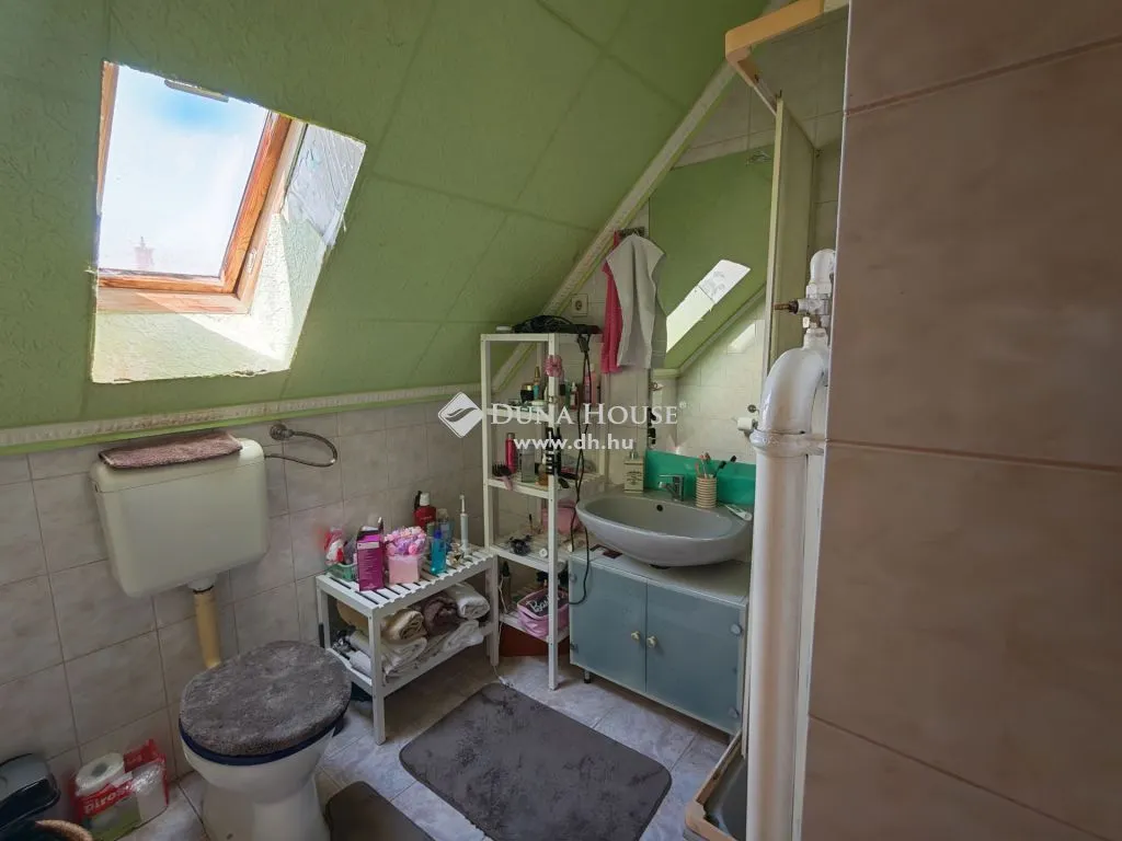 Vannitoad - 3-Bedroom House with Garden in Etyek