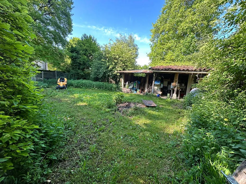 Aed - Constructible Plot with Garden in Douvres