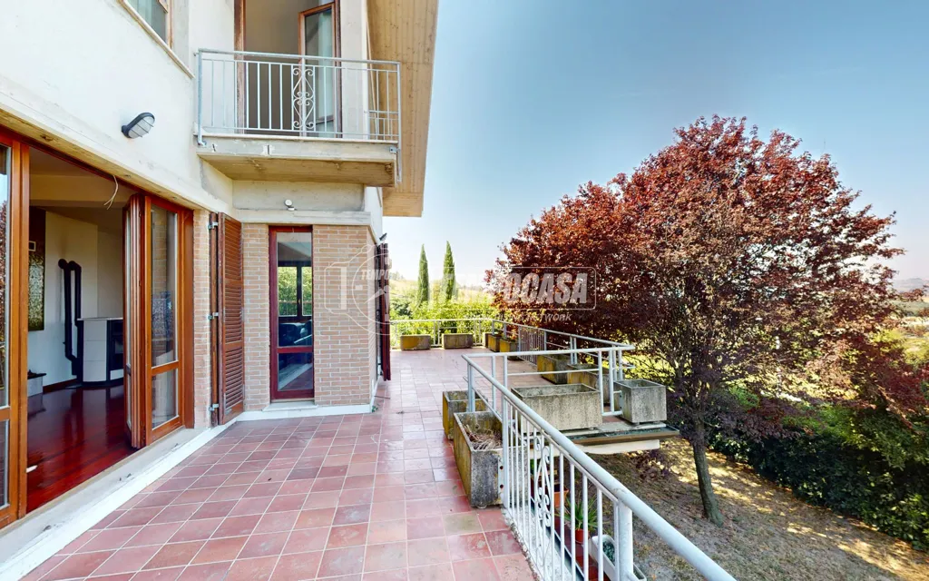 Terrasse - Elegant Villa with Two Units in Camerata Picena