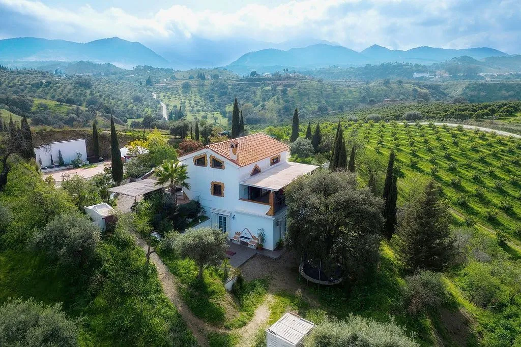 Vista aerea - Villa with Mountain Views in Coín