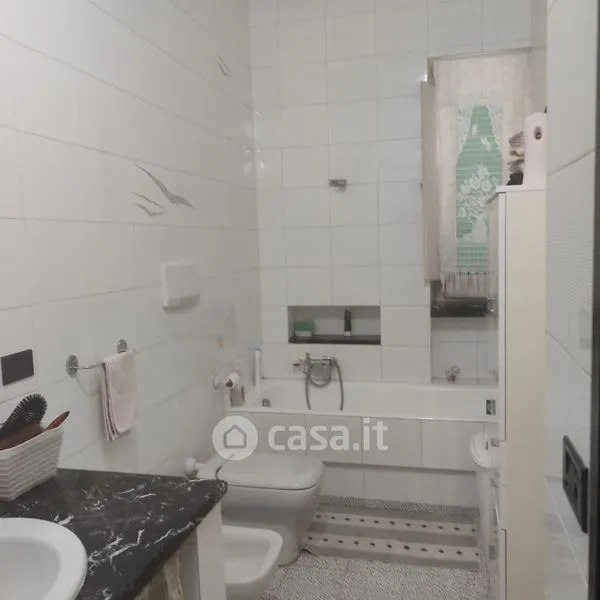 Salles de bain - Three-Bedroom Apartment with Private Courtyard in Bari
