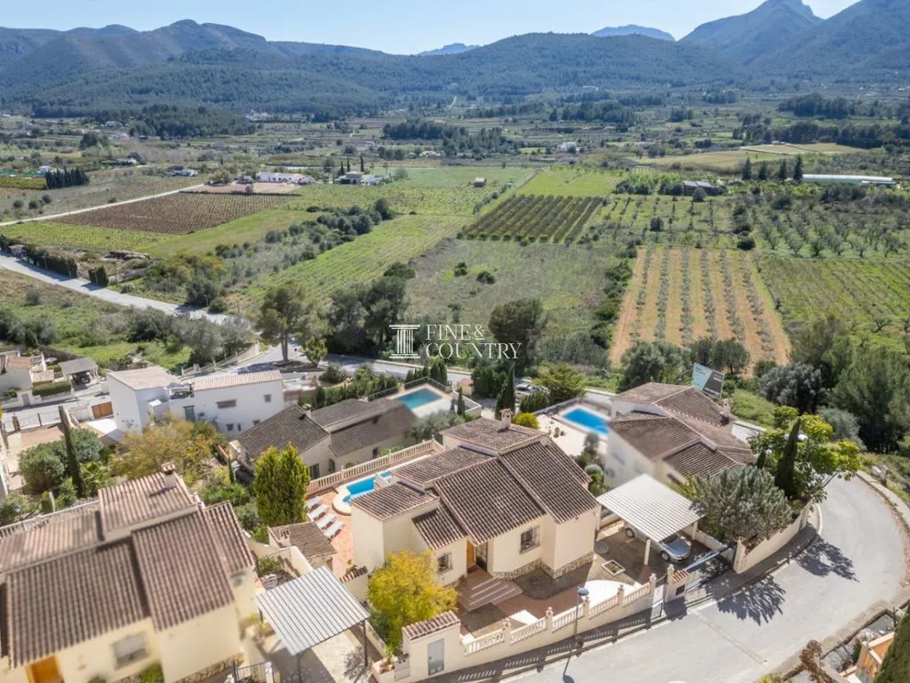 Jardin - Luxury Villa with Mountain Views in Jalón