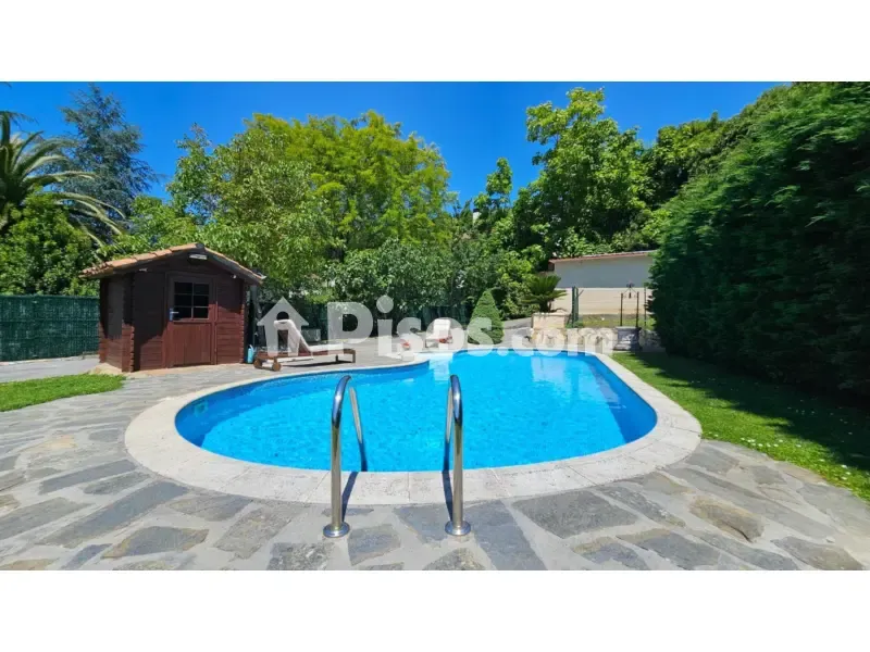 Pool - Independent Villa with Private Pool in Gueñes