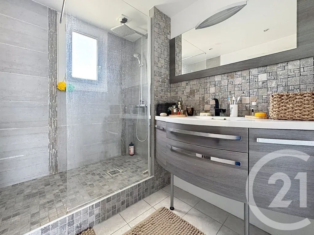 Salles de bain - Duplex T3 Bis avec Deux Terrasses à Montpellier